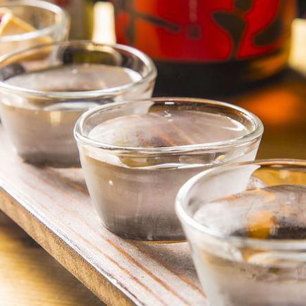 Enjoy a wide variety of sake and dishes that go well with sake