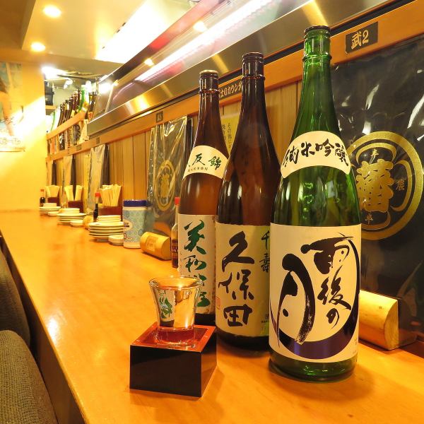 [Counter seat on the 1st floor] If you feel like drinking with casual friends, the counter is recommended.The real thrill of waiting in front of you to cook is also unique to this seat! A special seat with a live feeling that the general cooks in front of you! One person is welcome! #Hiroshima #Ryukawa #Seafood #Fish #Local sake #All-you-can-drink #Course #Second party #Banquet #Entertainment