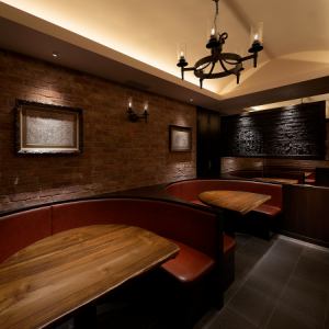 后面还有一个安静的沙发座位。