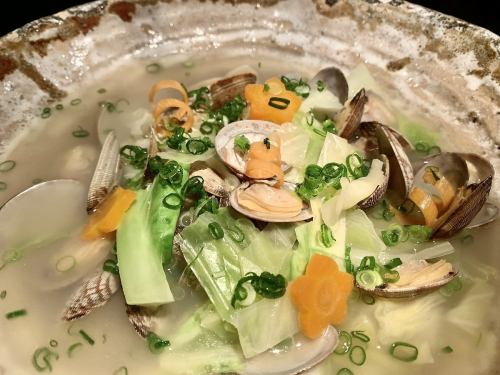 Steamed Kochi clams with garlic butter