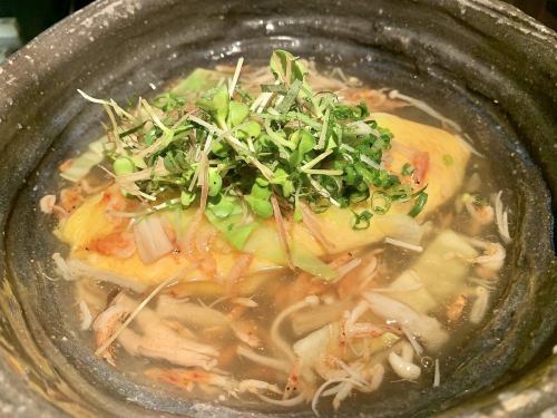 蓬松的干虾煎蛋卷配鲣鱼高汤