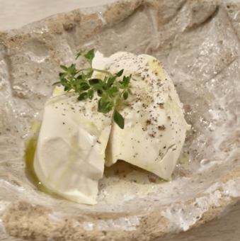 Homemade cream cheese tofu with sun-dried salt and olive oil