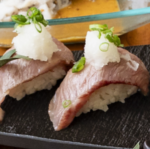 特選部位の炙り肉寿司 2貫