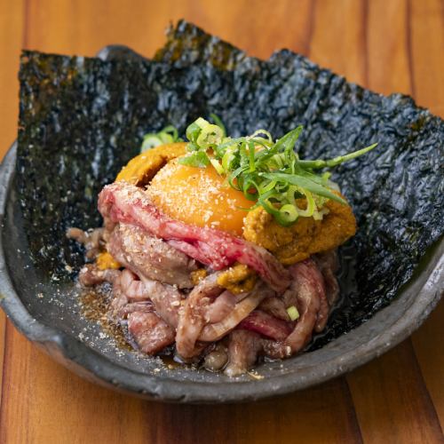 雲丹とシルクロースの炙りユッケ