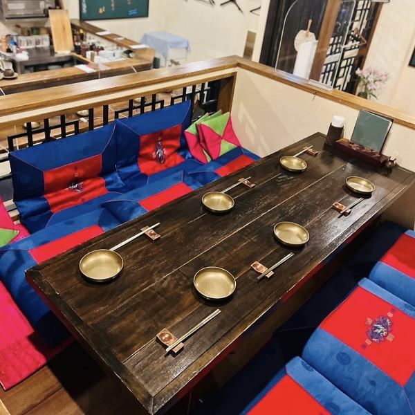 Recommended for banquets! A tatami room space that is just right for up to 8 people.Since it is one step higher than the others, you can enjoy it without worrying about the line of sight around you.