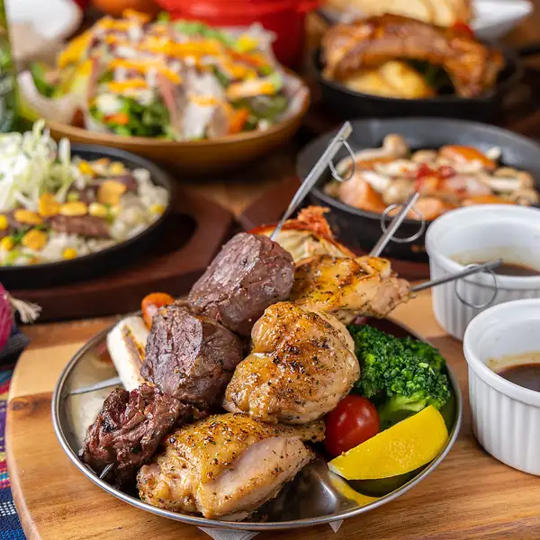 【夏季期間限定OPEN 】暑い日はテラス席で生ビールが最高!!肉料理もOK!!食べ飲み放題プランもあり◎