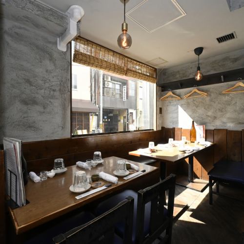 <p>半個室のお席もご準備♪お友達とのプライベート飲み会や同僚と会社帰りの飲み会も楽しんでいただけます！</p>