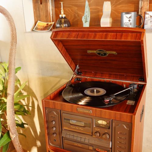 木の温もりと白を基調にした心地よい空間