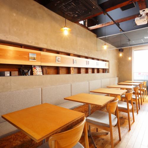 カフェのように過ごせる開放感あるデザイン