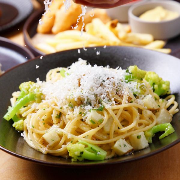 旬の素材を生かしたROOTSならではの日替わりオイルパスタ♪