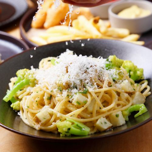 旬の素材を生かしたROOTSならではの日替わりオイルパスタ♪