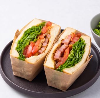 카호쿠 야채의 BLT 샌드