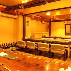 ふすまで仕切って半個室に。8名～最大16名