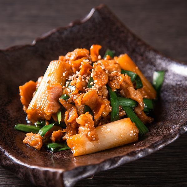 自家製の甘ダレがしっかり絡んだ『ホルモン焼き』