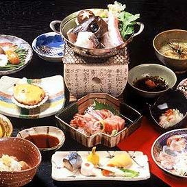 完全個室の上質な空間で【季節の会席コース】ご予算に応じて7700円～19800円　サービス料無料