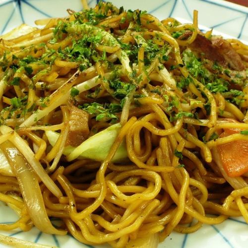 "Eat this without removing it!" Yakisoba (soy sauce sauce)