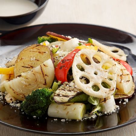 京都风味凯撒沙拉配烤蔬菜和圣护院萝卜酱