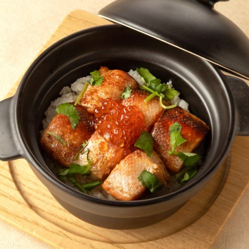 Salmon belly clay pot rice (1 portion)