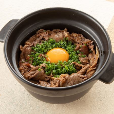 Specially selected domestic beef sukiyaki clay pot rice (1 portion)