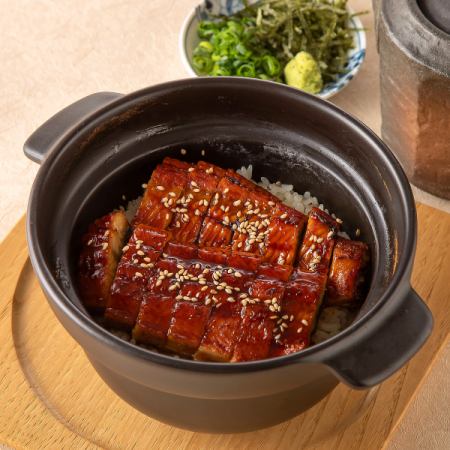 Eel and rice cooked in clay pot with broth (1 portion)