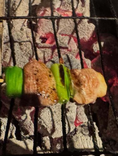 私の知ってる方なら仕入れついでにおうち用に生肉以外なら買っときますよ。
焼き鳥は当店でお召し上がりください。
#焼鳥#焼き鳥#河内鴨#大和肉鶏#三元豚#レバ刺し#鳥刺し#鴨刺し#隠れ家#やき亭ぼーの