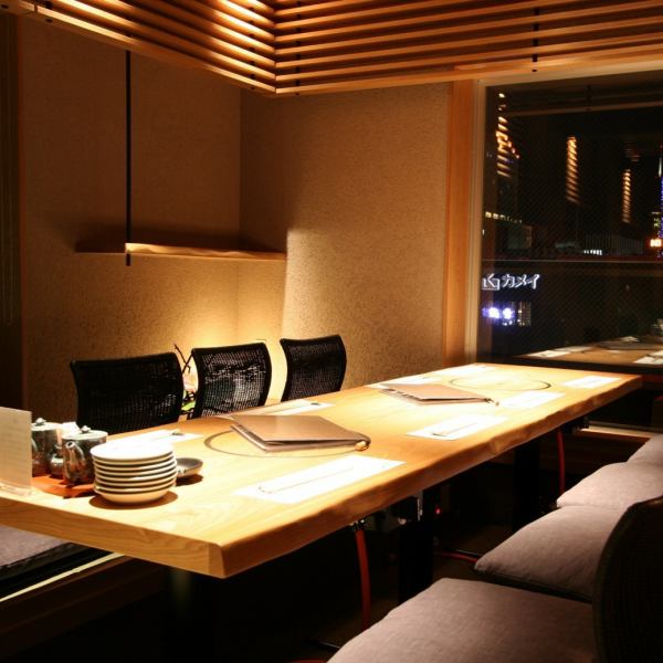 [2 to 32 people] Private room with horigotatsu.The high-quality atmosphere is ideal for corporate banquets, entertainment, get-togethers, meetings, family birthday parties, anniversaries, and celebrations.There are 14 private rooms with a Japanese feel! One of the largest interiors in front of Sapporo Station.We are often fully booked during busy seasons and weekends, so please make your reservations early.Enjoy our signature food and drinks in a private room.