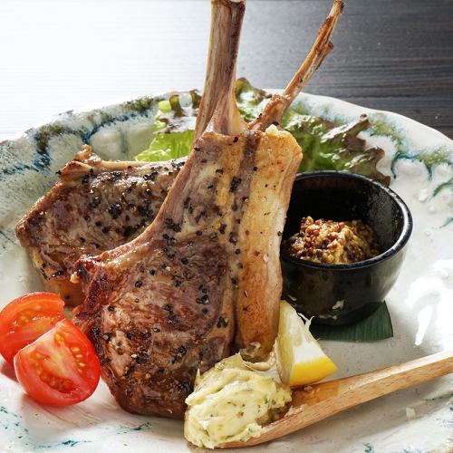 [Charcoal-grilled lamb with bone]
