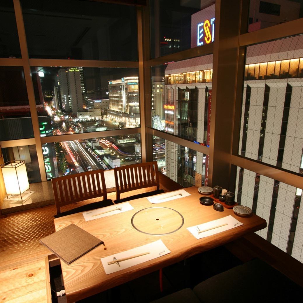 Enjoy the view of central Sapporo.Window seats are popular.