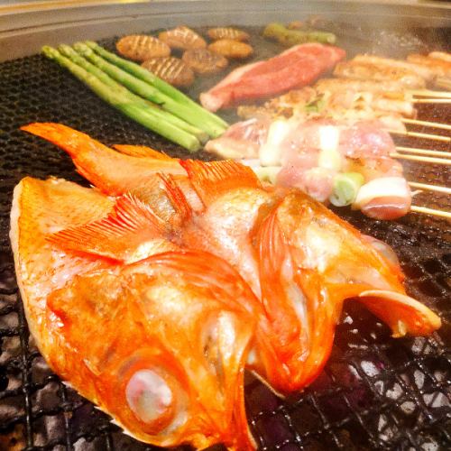 Enjoy Hokkaido's seafood and mountain delicacies in sashimi, charcoal-grilled dishes, sushi, and a la carte dishes!