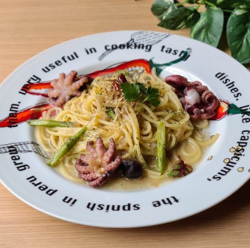 イイダコとアスパラのペペロンチーノ