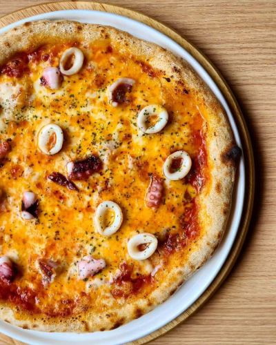 ☆
New Dinner Pizza 🍕
"Arrabiata🌶️"🇮🇹

What is Arrabiata?
In the sense of "angry"
Generally refers to hot sauce.

It's called Peperoncino Piccolo.
In a tomato sauce spiced with small chili peppers
Topped with seafood 😋

Pizza perfect for spicy food lovers 🔥

We look forward to your visit🙇

------------------------------
There are no affiliated parking lots or store parking lots.
Nearby paid parking
Please use it 🅿️

Reservations, hors d'oeuvres, luncheons, private parties
Various inquiries
From the profile link
Please feel free to DM or call us 😊
@dining.coco
-----------------------------

#Dinner Recommendations
#Arrabiata

#Hyogo Prefecture
#Kakogawa
#KakogawaLunch #KakogawaDinner
#Kakogawa girls' party #Kakogawa drinking party
#Kakogawa Lunch Party #Kakogawa Private Party
#Kakogawa Station #Kakogawa Daytime Drinking
#Kakogawa Italian
#Kakogawa Pizza
#Kakogawa Pasta
#Kakogawa fresh pasta
#Awaji noodle industry
#Kakogawa Pizzeria
#Kakogawa Cheese Fondue
#Kakogawa dessert plate
#KakogawaSurprise
#Kakogawa Hideaway
#Kakogawa Luxury Lunch
#CoCo
#Pizzeria Coco
