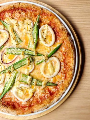 ☆
気まぐれピザ🍕
変わりました😃

"スルメイカとオクラ"🦑

プリプリしたスルメイカと
ネバネバ、シャキシャキ食感のオクラ
食感のコントラストが
うまく交わってます😋

オススメのプラストッピングは
"焦がしタルタルソース"👌

タルタルを乗せて焼き上げ
仕上げにバーナーで軽く炙って
香ばしさをプラス😌
食欲を掻き立てます🙆

本日も
皆様の御来店お待ちしております🙇

------------------------------
提携駐車場、店舗駐車場はありません
近隣のコインパーキングを
御利用ください🅿️

御予約、オードブル、ランチ会、貸切
各種お問い合わせ
プロフィールリンクより
DM、お電話で遠慮なくどうぞ😊
@dining.coco 
--------‐‐-------------------

#気まぐれピザ
#焦がしタルタルソース

#兵庫県
#加古川
#加古川ランチ　 #加古川ディナー
#加古川女子会 　#加古川飲み会
#加古川ランチ会　#加古川貸切
#加古川駅　#加古川昼飲み
#加古川イタリアン
#加古川ピザ 
#加古川パスタ
#加古川生パスタ
#淡路麺業
#加古川ピッツェリア
#加古川チーズフォンデュ
#加古川デザートプレート
#加古川サプライズ
#加古川隠れ家
#加古川贅沢ランチ 
#CoCo
#ピッツェリアココ