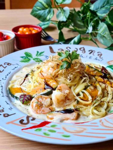 ☆
気まぐれパスタ🍝
変わりました😃
"海老とカボチャ"
🦐🎃
今回のオススメソースは
"バルサミコクリーム"
濃厚なクリームに
バルサミコのほのかな酸味をプラス👌
是非ご賞味くださいませ😋
皆様の御来店お待ちしております🙇
------------------------------
御予約、オードブル、
ランチ会、貸切
各種お問い合わせ
プロフィールリンクより
DM、お電話で遠慮なくどうぞ😊
@dining.coco 
--------‐‐-------------------
#気まぐれパスタ
#カボチャ
#兵庫県
#加古川
#加古川ランチ  #加古川ディナー
#加古川女子会  #加古川飲み会
#加古川ランチ会 #加古川貸切
#加古川駅 #加古川昼飲み
#加古川イタリアン
#加古川ピザ 
#加古川パスタ
#加古川生パスタ
#淡路麺業
#加古川ピッツェリア
#加古川チーズフォンデュ
#加古川デザートプレート
#加古川サプライズ
#加古川隠れ家
#CoCo
#ピッツェリアココ