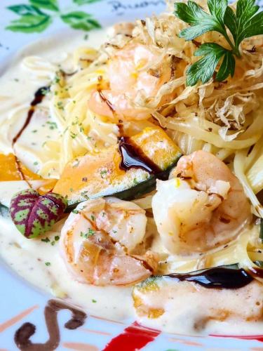 ☆
気まぐれパスタ🍝
変わりました😃
"海老とカボチャ"
🦐🎃
今回のオススメソースは
"バルサミコクリーム"
濃厚なクリームに
バルサミコのほのかな酸味をプラス👌
是非ご賞味くださいませ😋
皆様の御来店お待ちしております🙇
------------------------------
御予約、オードブル、
ランチ会、貸切
各種お問い合わせ
プロフィールリンクより
DM、お電話で遠慮なくどうぞ😊
@dining.coco 
--------‐‐-------------------
#気まぐれパスタ
#カボチャ
#兵庫県
#加古川
#加古川ランチ  #加古川ディナー
#加古川女子会  #加古川飲み会
#加古川ランチ会 #加古川貸切
#加古川駅 #加古川昼飲み
#加古川イタリアン
#加古川ピザ 
#加古川パスタ
#加古川生パスタ
#淡路麺業
#加古川ピッツェリア
#加古川チーズフォンデュ
#加古川デザートプレート
#加古川サプライズ
#加古川隠れ家
#CoCo
#ピッツェリアココ