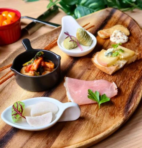 ☆
ひとくちオードブルプレート
変わりました😃
○スナックパスタ
○長芋のピクルス
○炙り生ハム
○冬野菜とベーコンのカポナータ風
○ほうれん草ニョッキのフライ
~カリフラワーソース~
○リンゴとゴルゴンゾーラのブルスケッタ🍎
○北海道産"秋鮭"のスパークリングフリット
~粒マスタードタルタル~
1日数量限定です😋
当店の名物メニューの1つ、
是非ご賞味くださいませ😌
------------------------------
提携駐車場、店舗駐車場はありません
近隣のコインパーキングを
御利用ください🅿️
御予約、オードブル、ランチ会、貸切
各種お問い合わせ
プロフィールリンクより
DM、お電話で遠慮なくどうぞ😊
@dining.coco
--------‐‐-------------------
#ひとくちオードブルプレート
#隠れ名物メニュー
#兵庫県
#加古川
#加古川ランチ #加古川ディナー
#加古川女子会 #加古川飲み会
#加古川ランチ会 #加古川貸切
#加古川駅 #加古川昼飲み
#加古川イタリアン
#加古川ピザ
#加古川パスタ
#加古川生パスタ
#淡路麺業
#加古川ピッツェリア
#加古川チーズフォンデュ
#加古川デザートプレート
#加古川サプライズ
#加古川隠れ家
#CoCo
#ピッツェリアココ