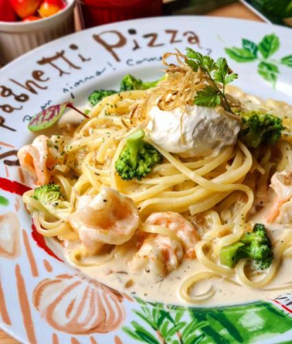 ☆
异想天开的意大利面🍝
它已经改变了😃

“虾仁西兰花”
🦐🥦

饱满的虾仁
现在正是西兰花的季节，搭配着吃😋

这次推荐的来源是
首次亮相
“马斯卡彭奶油”🧀

用黑胡椒调味
浓郁的奶油酱
鳟鱼马尔彭奶酪的浓郁口感与这道菜完美搭配。
逐渐溶解于酱汁中
请享用😌

期待您的光临🙇

------------------------------
这里没有附属停车场或商店停车场。
附近有投币式停车场
请使用它🅿️

预订、开胃小菜、午餐聚会、私人派对
各类咨询
通过个人资料链接
请随时给我们发私信或者打电话😊
@dining.coco
------‐---------------------

#加古川午餐
#加古川晚餐
#加古川意大利餐厅
#加古川披萨
#加古川意大利面