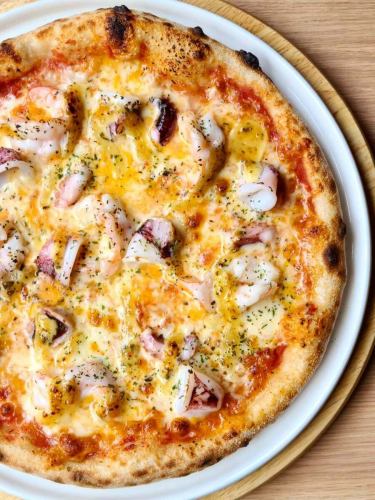 ☆
気まぐれピザ🍕
変わりました😃
"たっぷり魚介(海老•ヤリイカ•タコ)
焦がしタルタルソース"
🦐🦑🐙
旨味たっぷりな魚介
香ばしく濃厚なタルタルソース
相性抜群です😋
タルタル抜きの
たっぷり魚介のシーフードピザも
可能ですので
遠慮なく仰ってください😌
皆様の御来店お待ちしております🙇
------------------------------
御予約、オードブル、
ランチ会、貸切
各種お問い合わせ
プロフィールリンクより
DM、お電話で遠慮なくどうぞ😊
@dining.coco
--------‐‐-------------------
#加古川ランチ
#加古川ディナー
#加古川イタリアン
#加古川ピザ
#加古川パスタ