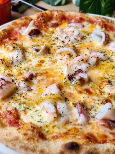 ☆
気まぐれピザ🍕
変わりました😃
"たっぷり魚介(海老•ヤリイカ•タコ)
焦がしタルタルソース"
🦐🦑🐙
旨味たっぷりな魚介
香ばしく濃厚なタルタルソース
相性抜群です😋
タルタル抜きの
たっぷり魚介のシーフードピザも
可能ですので
遠慮なく仰ってください😌
皆様の御来店お待ちしております🙇
------------------------------
御予約、オードブル、
ランチ会、貸切
各種お問い合わせ
プロフィールリンクより
DM、お電話で遠慮なくどうぞ😊
@dining.coco
--------‐‐-------------------
#加古川ランチ
#加古川ディナー
#加古川イタリアン
#加古川ピザ
#加古川パスタ