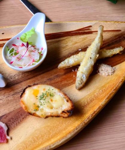 ☆
ひとくちオードブルプレート
変わりました😃
○スナックパスタ
○色々ピクルス
○合鴨の生ハム
○マスカルポーネの苺サンド🍓
○チーズブルスケッタ🧀
○三陸産ヒラメとモモノスケかぶのマリネ
○ワカサギのフリット ~白ワイン塩で~
1日数量限定です😋
当店の名物メニューの1つ、
是非ご賞味くださいませ😌
------------------------------
提携駐車場、店舗駐車場はありません
近隣のコインパーキングを
御利用ください🅿️
御予約、オードブル、ランチ会、貸切
各種お問い合わせ
プロフィールリンクより
DM、お電話で遠慮なくどうぞ😊
@dining.coco
--------‐‐-------------------
#加古川ランチ
#加古川ディナー
#加古川イタリアン
#加古川ピザ
#加古川パスタ