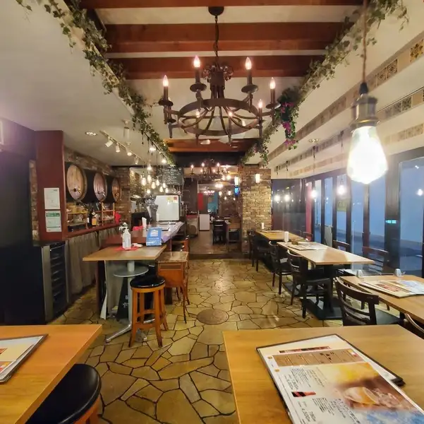 多様な席があるため組人数に応じてカスタマイズ可能な店内は様々な宴会や貸切パーティーに利用可能です♪各種パーティー、結婚式二次会などにもお薦め★【銀座/新橋/バル/宴会/貸切パーティー/誕生日/女子会/ランチ/飲み放題/3時間】