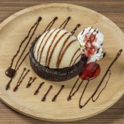 Charcoal-grilled chocolate fondant topped with vanilla ice cream