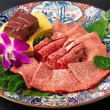 看板の飛騨牛をはじめ全国各地の良質な黒毛和牛が楽しめます。贅沢な味わいをぜひ。