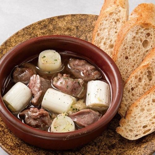 Chicken and White Onion Ajillo