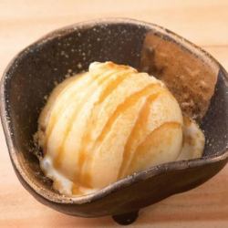 Vanilla ice cream with brown sugar and kinako