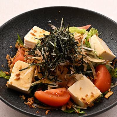 Tofu salad with seaweed aroma