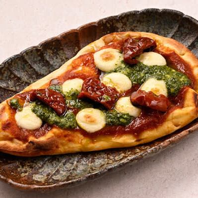 Margherita Pizza Naan
