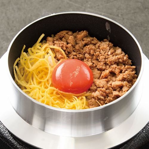 Ranou Chicken Soboro Kamameshi (rice cooked in a pot)