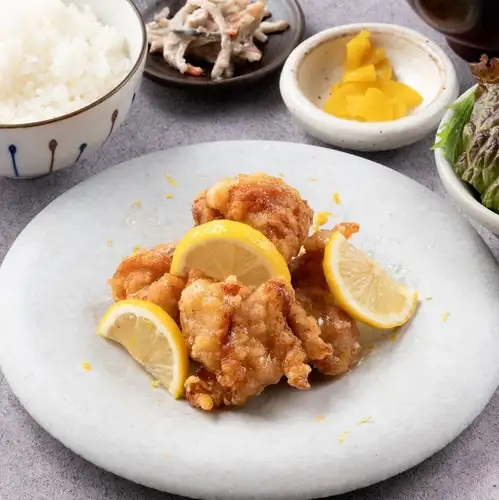 【6/8(月)~販売開始!】香港レモンチキン定食