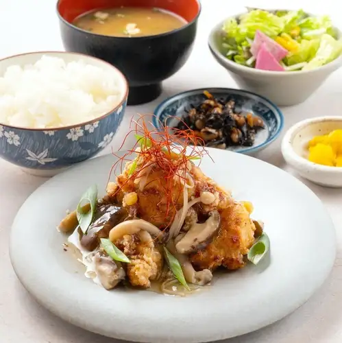 【秋季限定】鶏唐揚げのきのこあんかけ