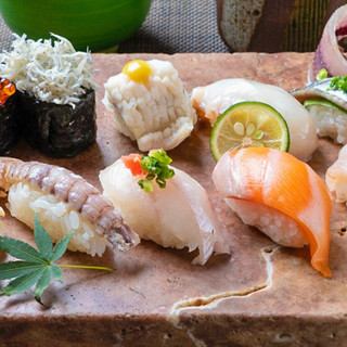 请品尝正宗工匠制作的寿司。
